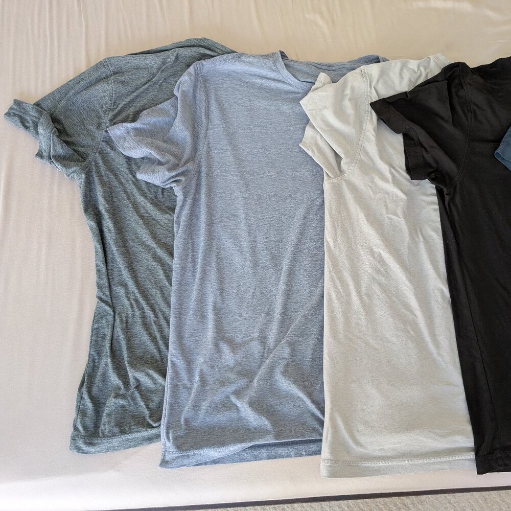 6x Vuori Strato Tech Tees